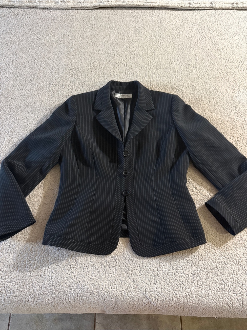 Tahari Arthur S. Levine Tailored Black Pinstripe Women's Blazer Jacket Size 10